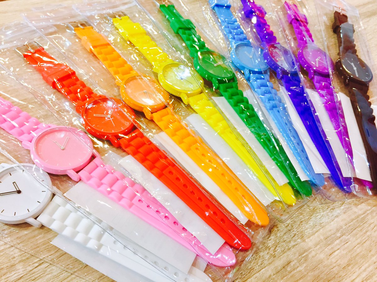 🌈⌚腕時計⌚🌈 カラフルな腕時計もございます😊🌟色違いでお友達とお