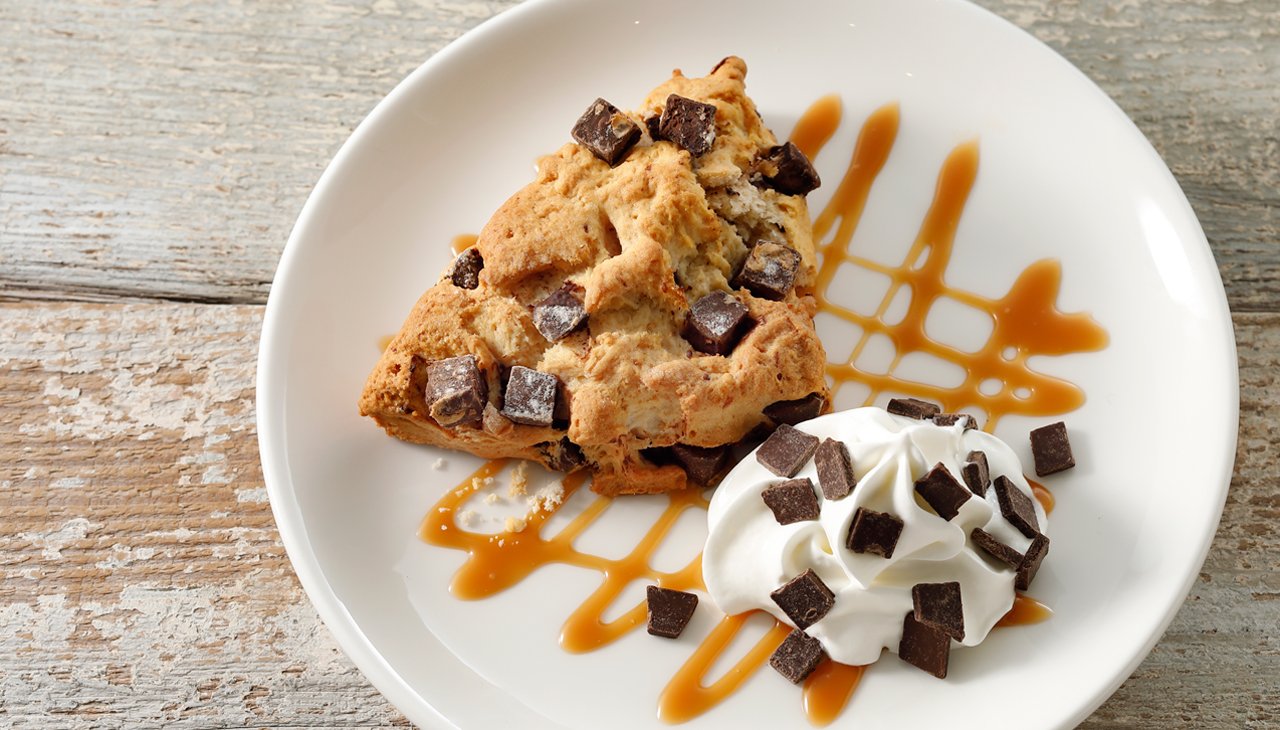 スターバックス コーヒー アメリカンスコーンに チョコレートチャンクホイップクリームのカスタマイズ 50円 ができるのをご存知ですか キャラメルソース 無料 で見た目も楽しい ちょっと贅沢なひとときを T Co Ho9onmdpge T Co スターバックス コーヒー アメリカンスコーンに チョコレートチャンクホイップクリームのカスタマイズ 50円 ができるのをご存知ですか キャラメルソース 無料 で見た目も楽しい ちょっと贅沢なひとときを T Co Ho9onmdpge T Co