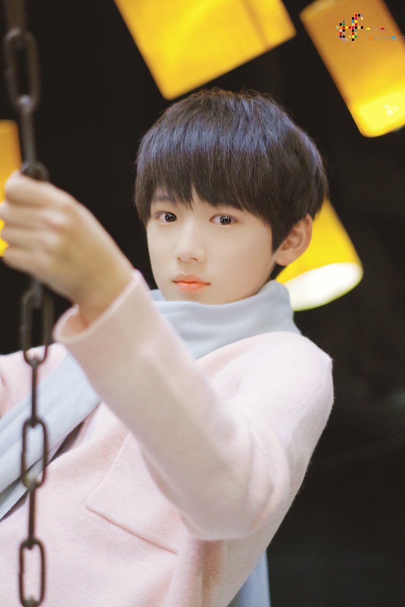 TFFamily_PR's tweet photo. #TF家族新生 #宋亚轩 What are you looking at🐒 https://t.co/SheWTlFwMU