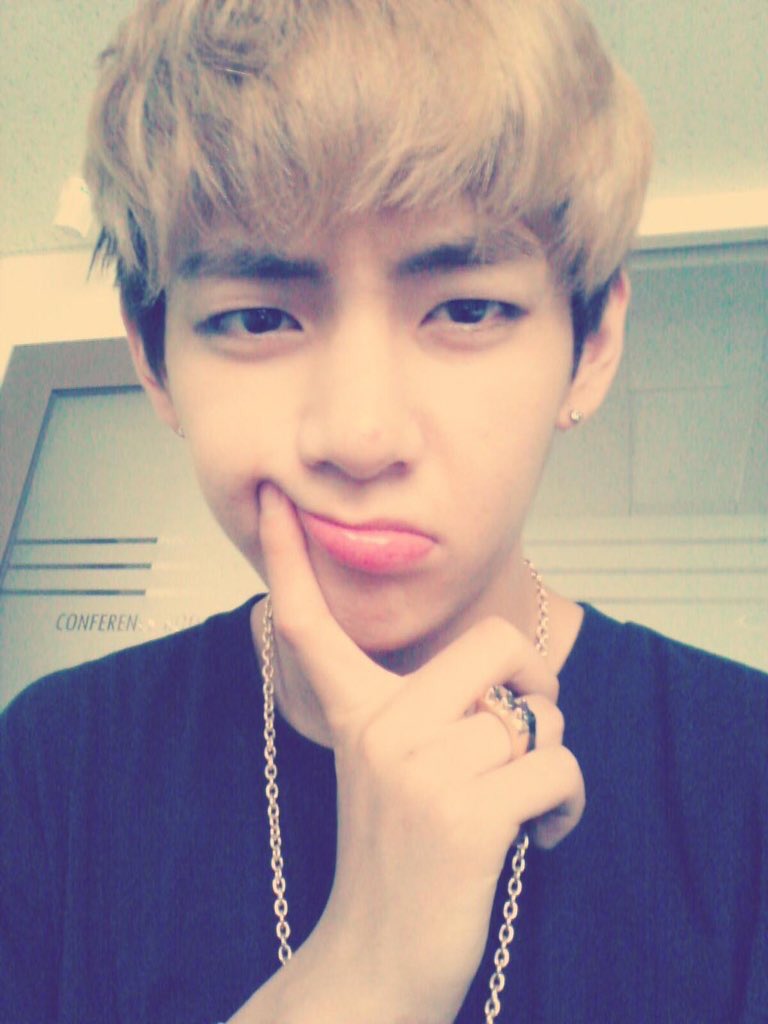 taehyung picsโก๏ธ on Twitter: "Compilation of some old selfie of ๐ฆ