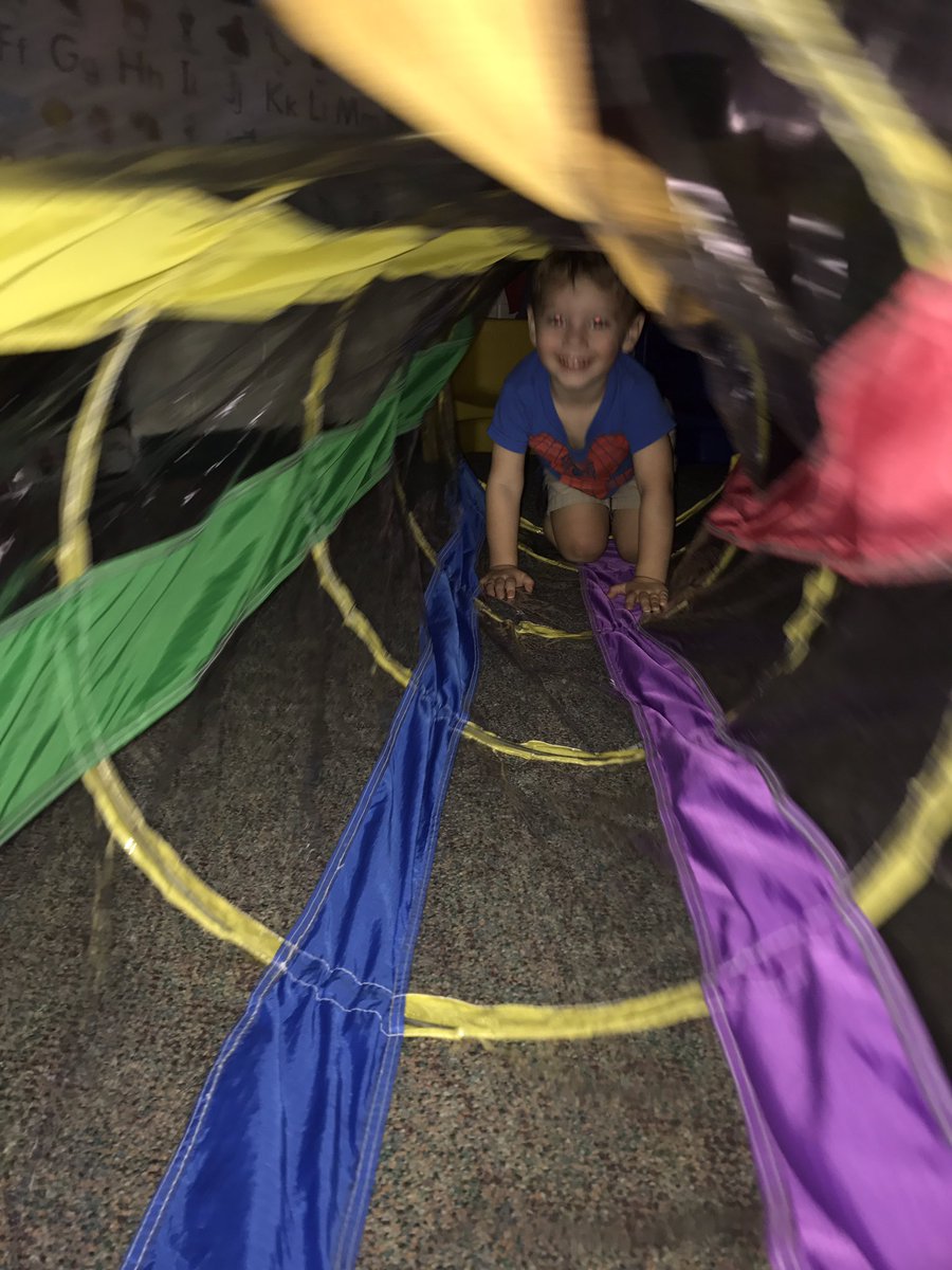 amsforjams's tweet photo. Building the city & the track for the subway. Then they experienced going thru a "Dark tunnel." Subway simulation PreK-style. #IRESPreK https://t.co/7YP39IrvvV