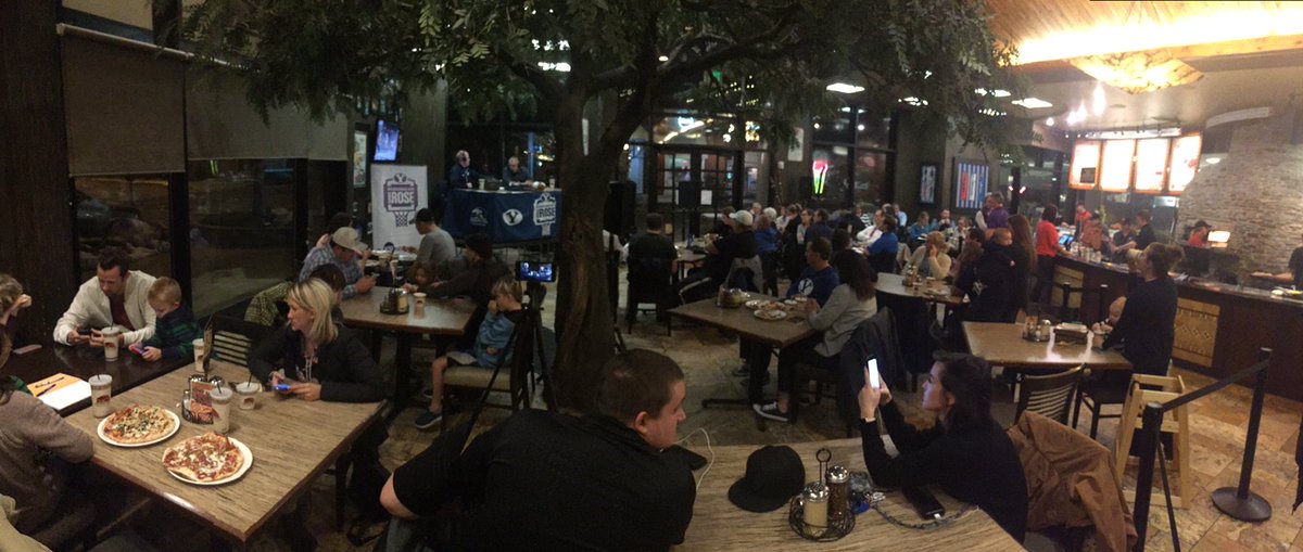 BYU_Video's tweet photo. A packed house for the final @BYUbasketball  @BYUCoachesShows of the year. #GoCougs #byuhoops https://t.co/liIRsJ5cT7