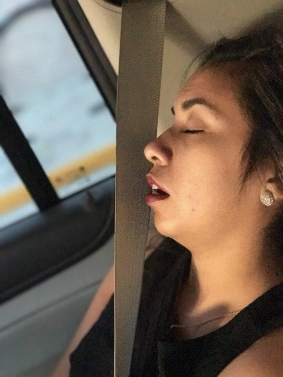 _anabeloo's tweet photo. "How do you deal with your problems?" 
Me: https://t.co/e4nBsYmLsq