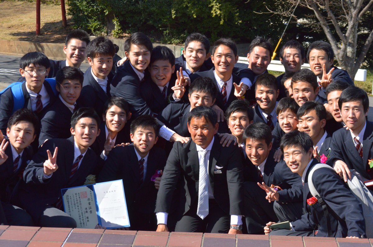 sutogo51's tweet photo. 昨日福工大城東高校を卒業しました
3年間早かったです
でも最高の仲間と出会えて良かったです
これからはそれぞれ違う道やけど
それぞれの道で花咲かせましょう https://t.co/msay1btHks
