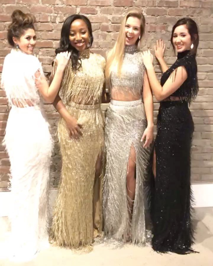 HenrisCloud9's tweet image. This fringe trend is on fire! 🔥✨💎 Just like these Henri's Girls during our photo shoot tod… ift.tt/2lesZ6y