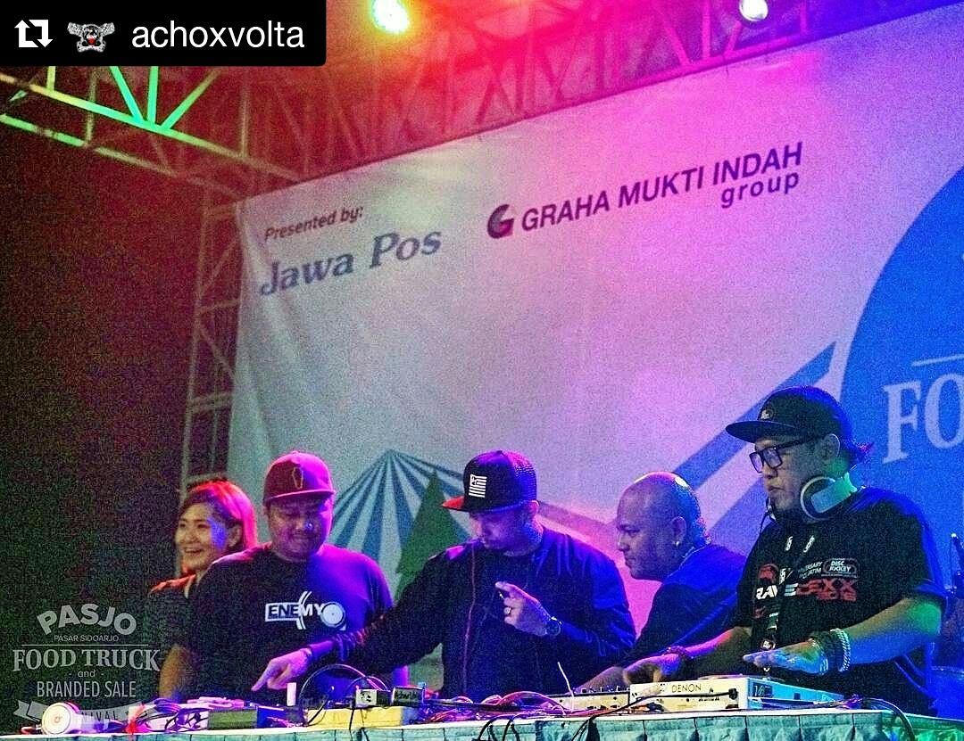 spin_dub's tweet photo. Latepost #djing at #pasjo #pasjo2017 #banggasidoarjo #jawapos #sidoarjo with #pdjijatim https://t.co/r09hhBYoy2