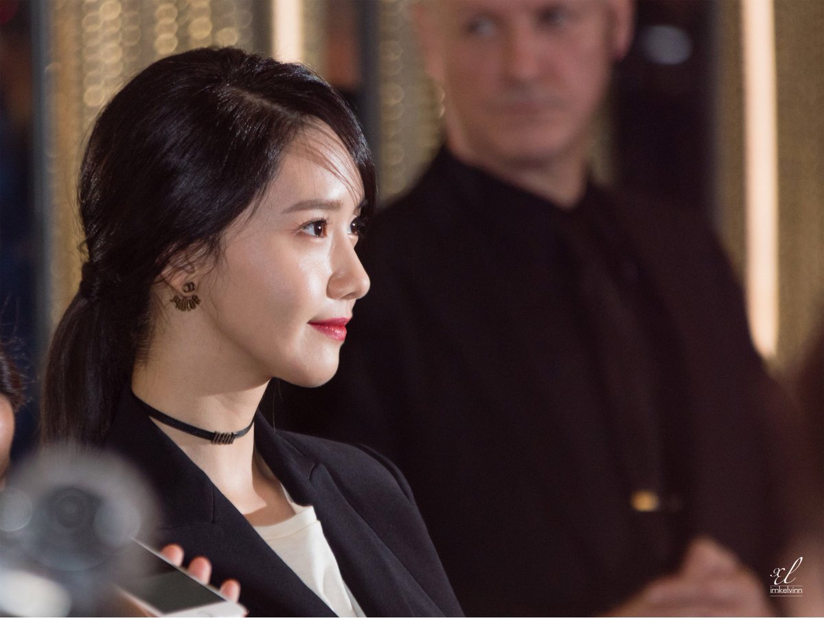 [PIC][28-02-2017] YoonA khởi hành đi Hồng Kông để tham dự sự kiện “DIOR 17S/S Landmark Pop Up Store” vào sáng nay - Page 4 C54Z1l5VUAA2i7P