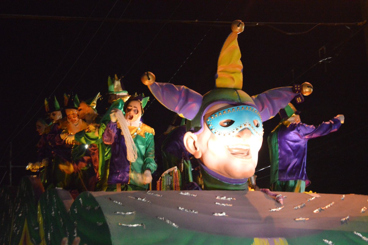 knoxroadtripper's tweet photo. Last Thursday's #KnightsofBabylon parade was a great way to start our #MardiGras2017 #followyournola https://t.co/XOReX6IRWt