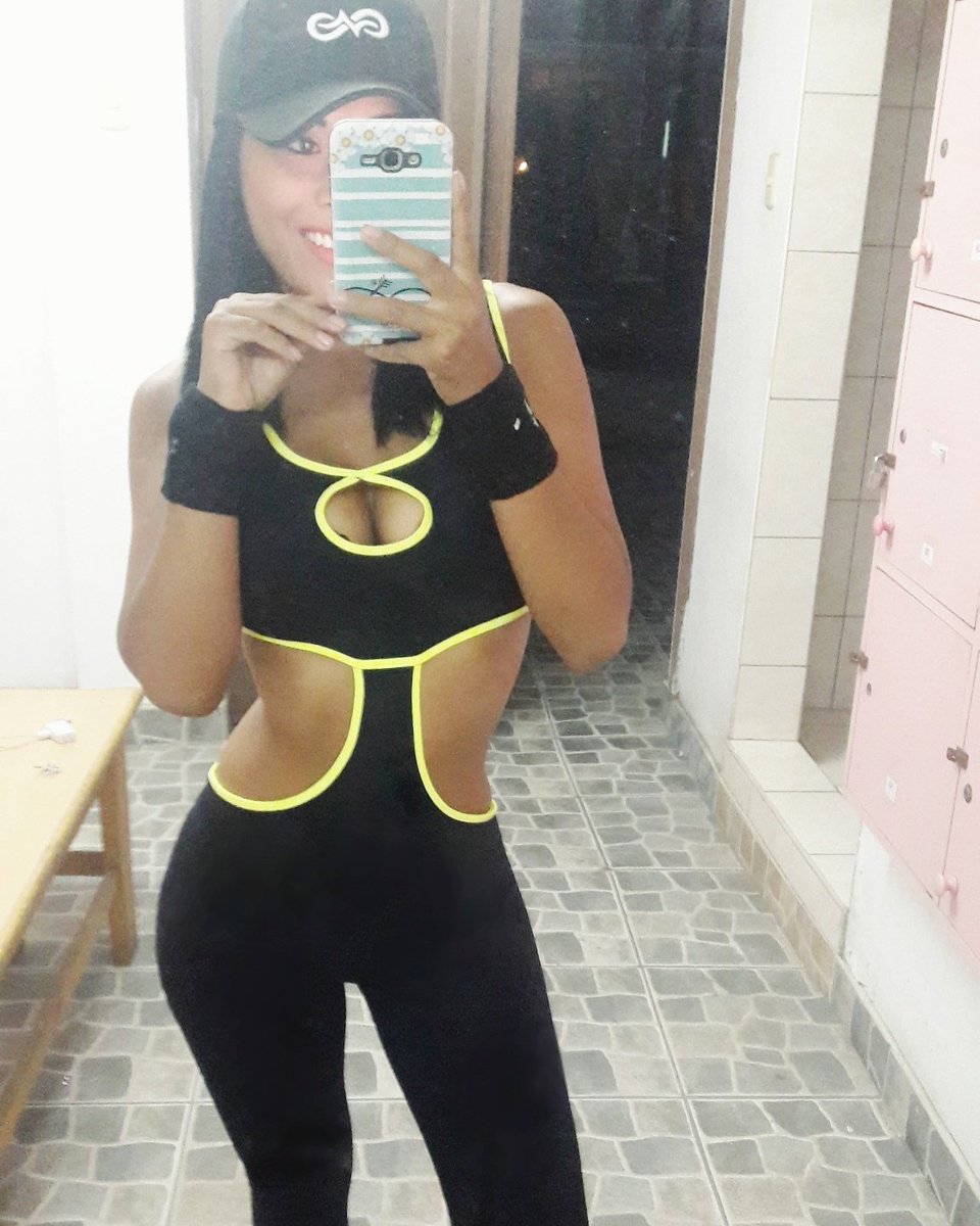 SharonAgreda's tweet photo. Un excelente entrenamiento con las mejores marcas 💪Mi outfit gracias a @Gymro, mi suplementación gracias a @AlienSportNutrition ❤🍑 https://t.co/h16pR3SOSZ