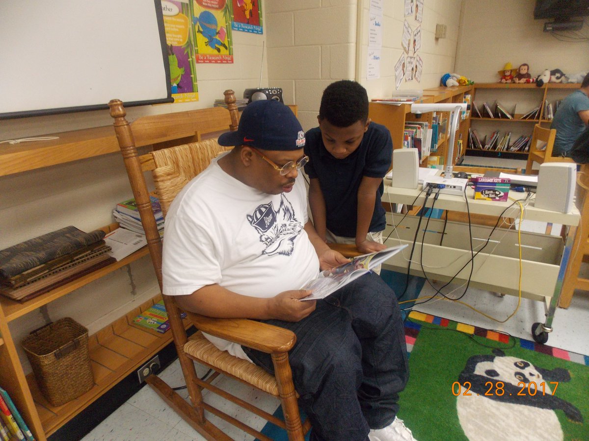TomJoyElem's tweet photo. "Dive Into Reading With Dads" was a huge success! Thank you for showing how important reading is to your child! #ReadMeWeek @MetroSchools https://t.co/atDoSwSQBZ