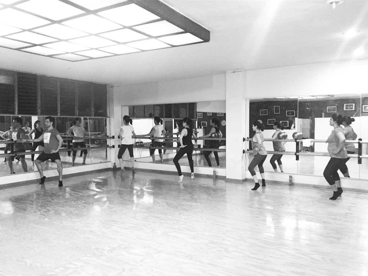 BodyPMx's tweet photo. ¡Muy buena clase!

#bodyprojectmx 
#lovebootybarre 
#bootybarremx 
#barreplus 

https://t.co/AhAXwv8sPE https://t.co/WxFb8mlU85