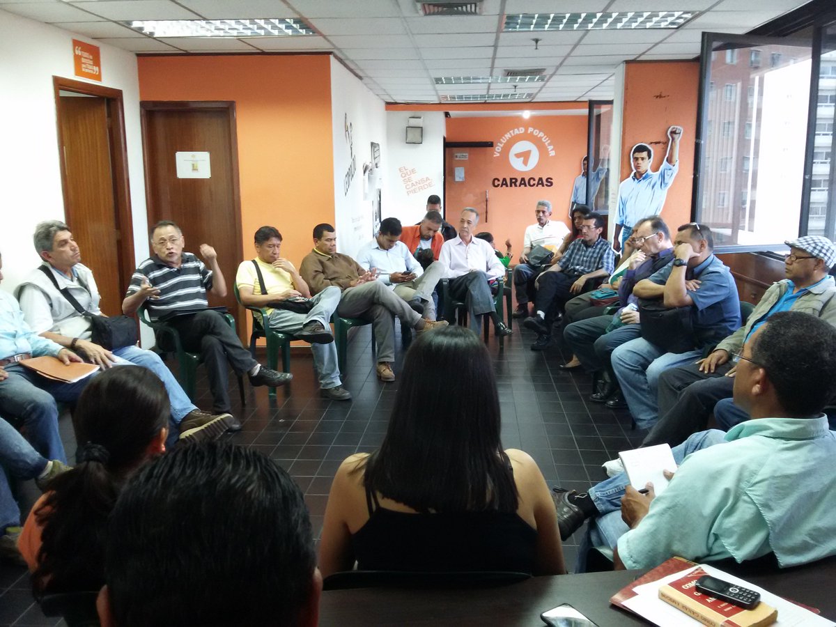 AndresBelloCcs's tweet photo. #1Mar desde nuestra reunión de @VpGremiosCcs le decimos al #régimen que seguimos x la ruta de la protesta pacifica hasta lograr los #cambios https://t.co/ggJLJU4ZRT