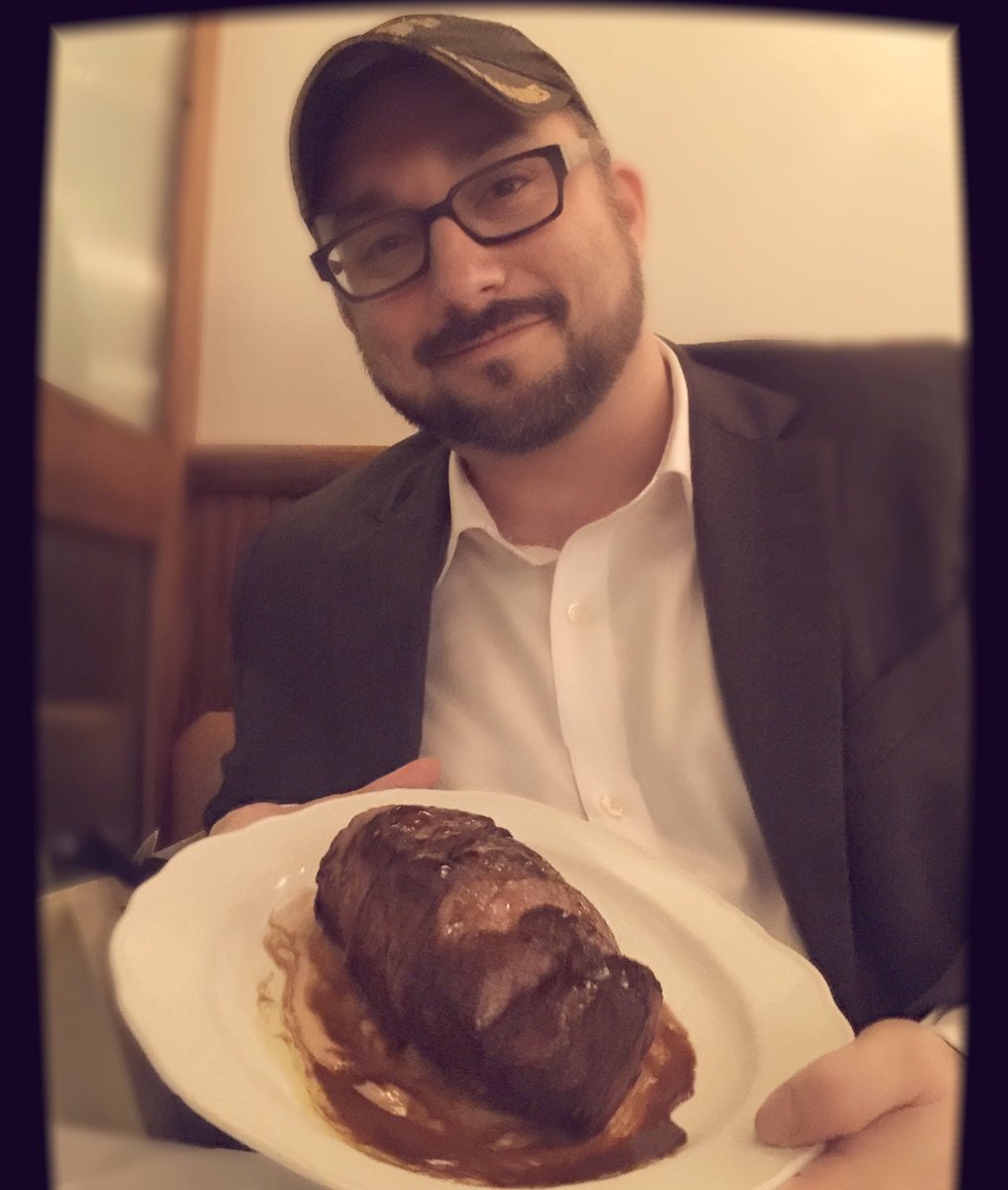 LimaCharlieFood's tweet photo. Bee-heef!! #3Marines star @MFigueroaLC chows down @ I Sodi #italian in #NYC with a grilled #NewYorkstrip done to perfection. https://t.co/fybPJ11IOa
