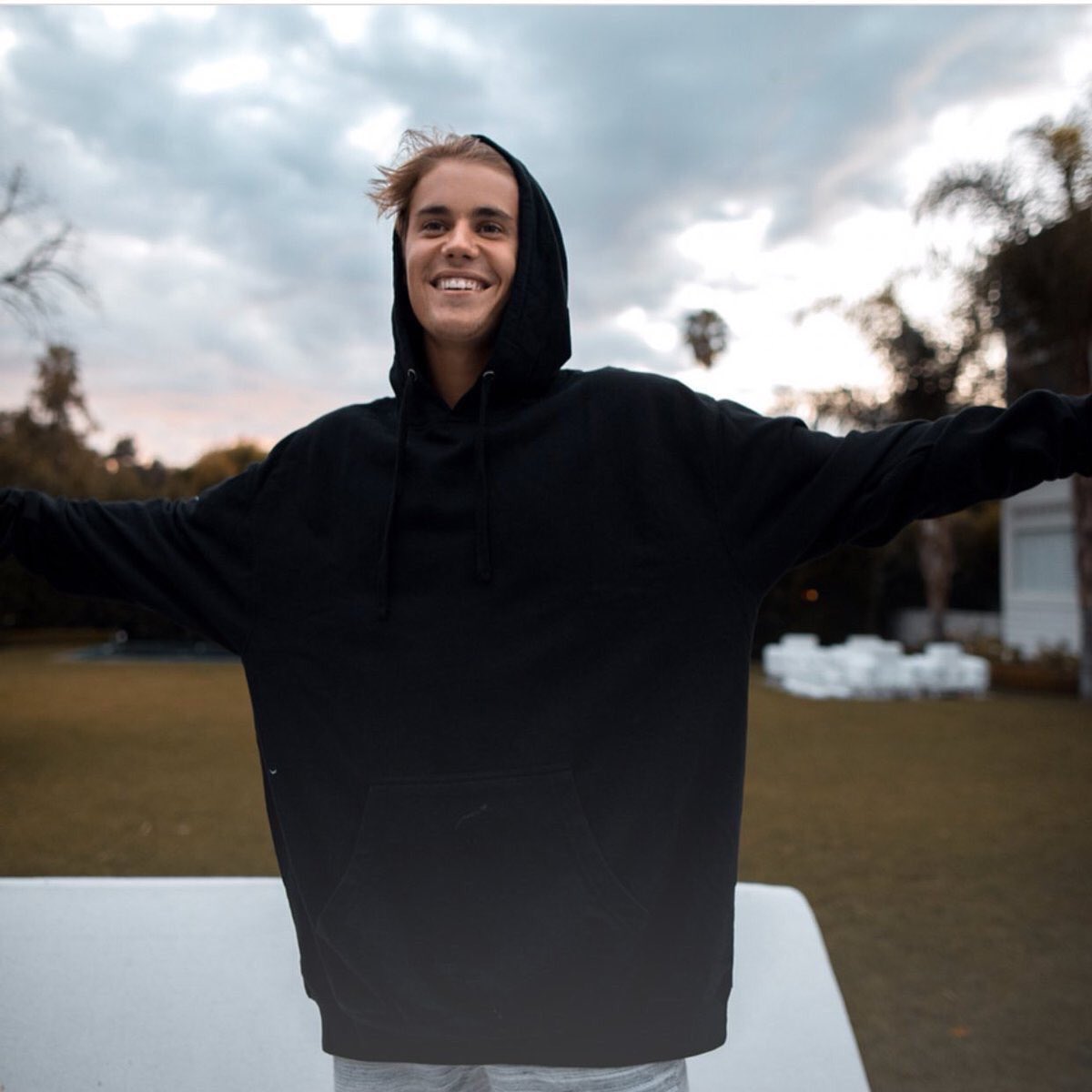 fallbackbieber's tweet photo. happy birthday my love, never stop smiling i love you more than i can ever explain ❤❤❤❤ #HappyBirthdayJustin @justinbieber https://t.co/vklw8Fcj6l