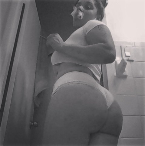 skittlez6278's tweet photo. DopesT BisH AlivE #DaHigHMoDeL #MFStoNeR @chazybee https://t.co/9mdgw8JUCf