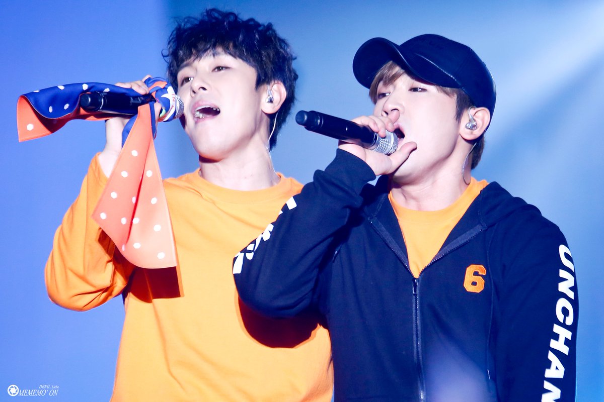 mememo_on's tweet photo. 170225 #신화 대구콘서트 #김동완 #이민우 데칼코마니인줄... 오늘도 귀여워서 숨진 자의 트윗입니다
https://t.co/Xrs3CBV4WV
https://t.co/lDq9DfBNg0 https://t.co/F9Csdffk9X