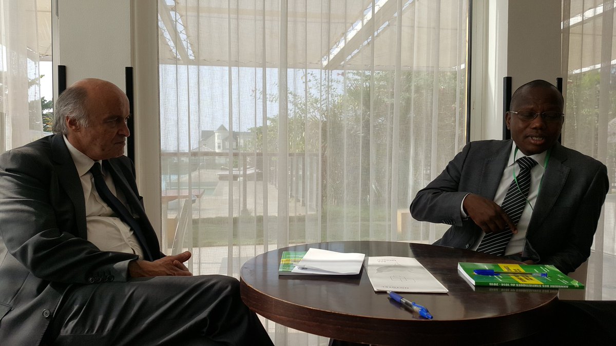 AUFBenin's tweet photo. Entretien du recteur @auf_org avec Pr OUARO, Recteur Univ. Ouaga II, Président du
#REESAO. Il a été questions de #FOAD, d'assurance #qualité https://t.co/xqllVCSPY0