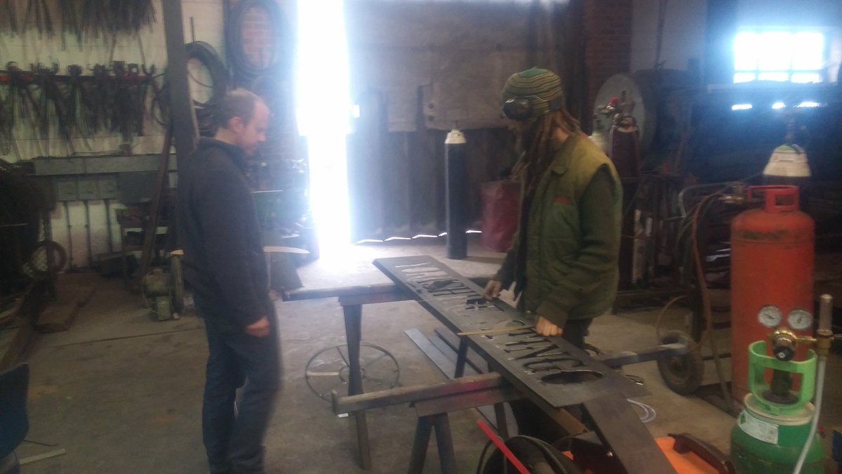 BexSimonArtist's tweet photo. @RMHIronWorks in da house! Working his blacksmith technical knowledge building some cool metalwork for our public art job #simonbushell https://t.co/I7AVvxooHk