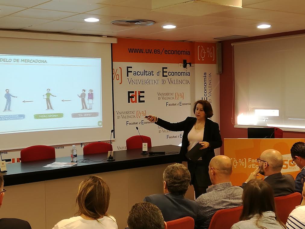 MasterEi_UV's tweet photo. Mercadona también innova. Ayer la innovación del gigante valenciano explicada en el @MasterEi_UV @FdEconomiaUV @Mercadona @Alimarket https://t.co/FVLZdXDRFQ