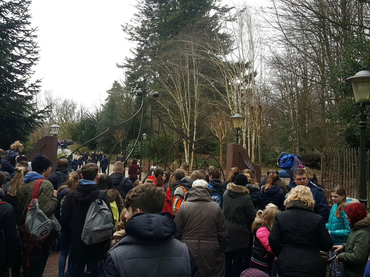#efteling hek blijft dicht maar men wil wel naar de baron