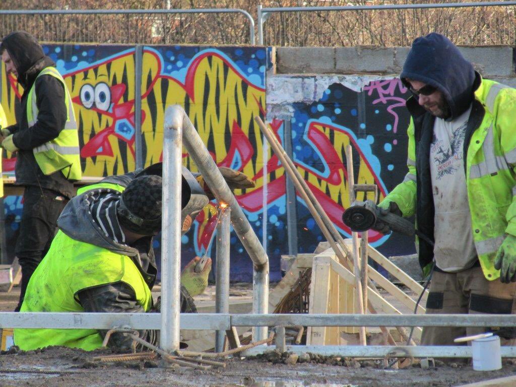 Getting on with the metalwork  at #Lewes #skatepark for the grind rail by the steps @Wheelscape #lewesskatepark