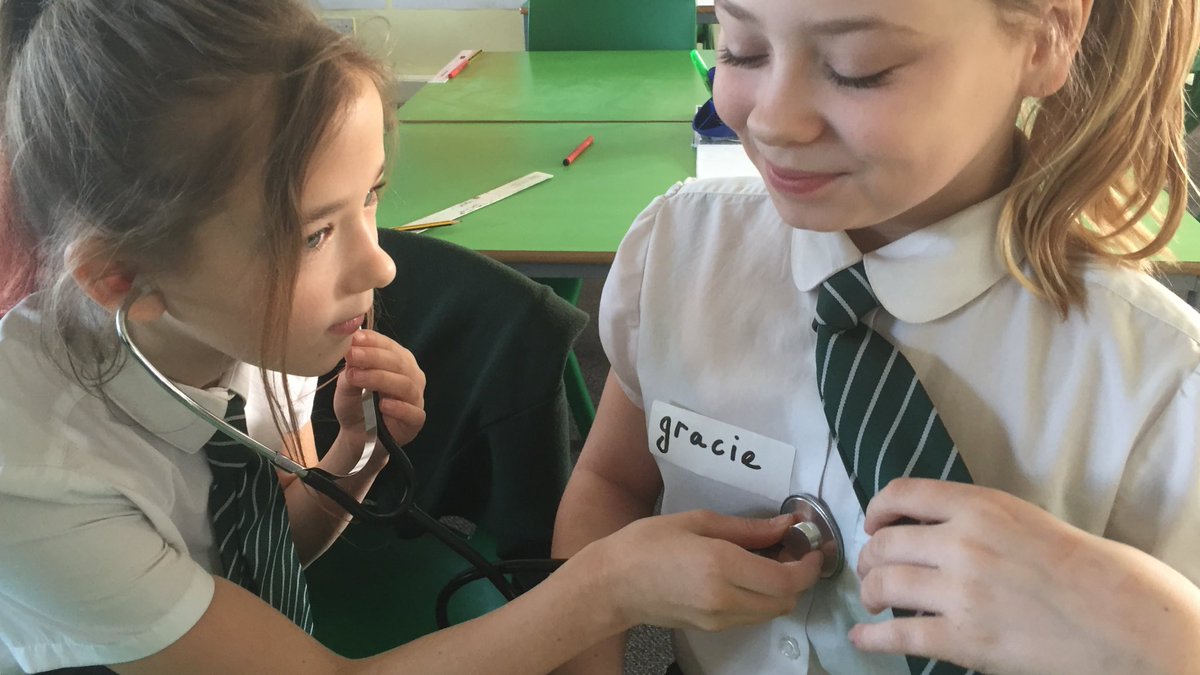 TheParksY6class's tweet photo. I.M.P.S morning in @TheParksAcademy Y6 today. Learning about how to stay safe and what to do if there's an accident 💚💚 https://t.co/sH2sBcfN7D