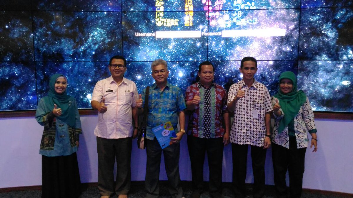 diskominfo_tng's tweet photo. Terkait Pengembangan Smart City di Kota Tangerang, Kabupaten Belitung Kunjungi Tangerang LIVE Room
https://t.co/waqo7lhxvL https://t.co/5V9HoivAog