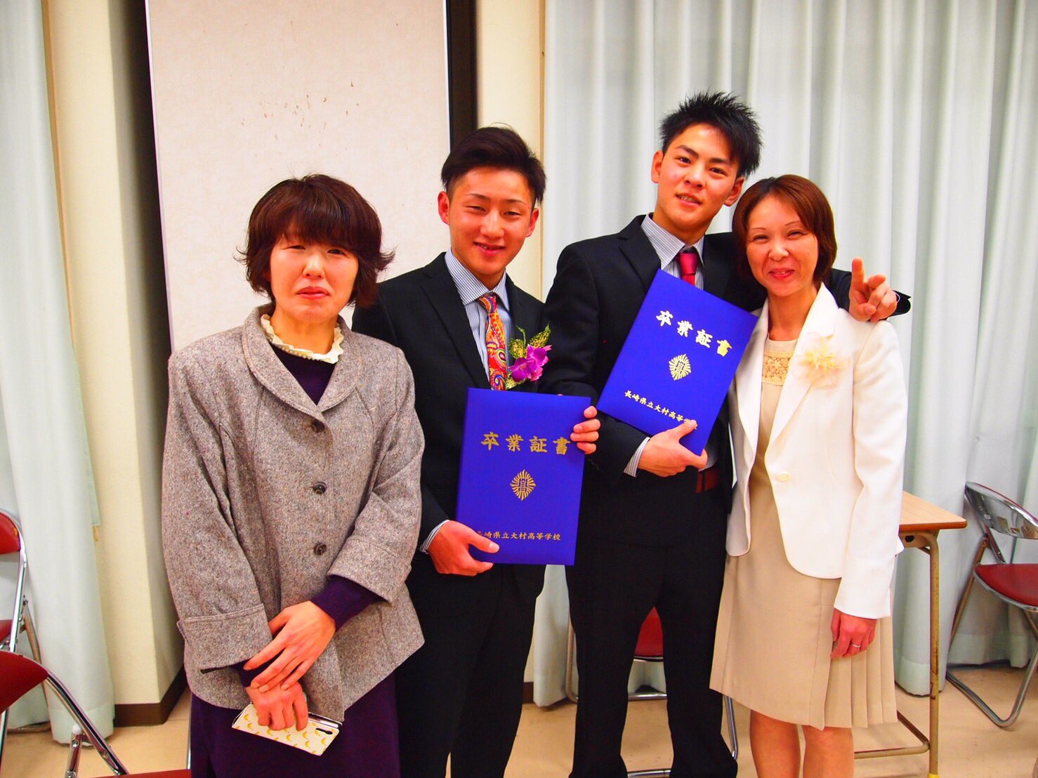 高取勇次 大村高校定時制をなんとか卒業できました 4年間 先生 友人などに支えられて卒業できたことに感謝しています みんなありがとう 高取勇次 大村高校定時制をなんとか卒業できました 4年間 先生 友人などに支えられて卒業できたことに感謝しています みんなありがとう