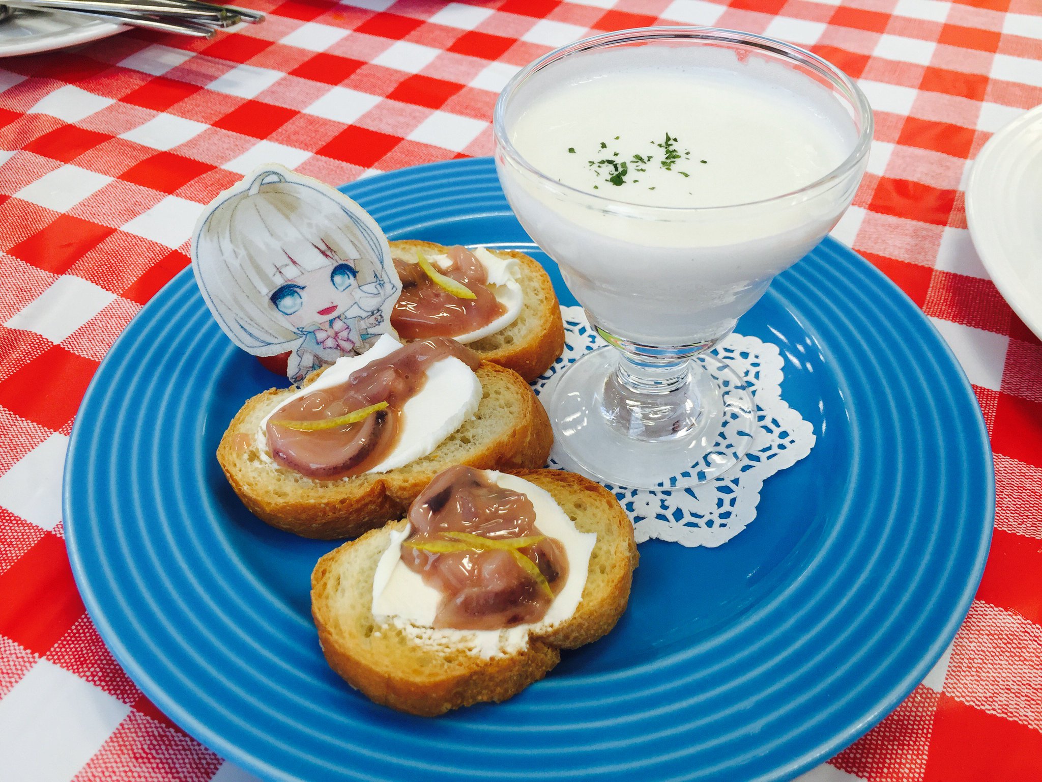 公式 Dame Prince スイパラ様コラボ情報 コラボメニュー試食会の時の写真をご紹介します 1枚目 コラボドリンク どれが誰のイメージか分かりますか 2枚目 ナレクのパフェ 紙吹雪デース が出来ます 3枚目 リュゼの好物セット 毒見用です