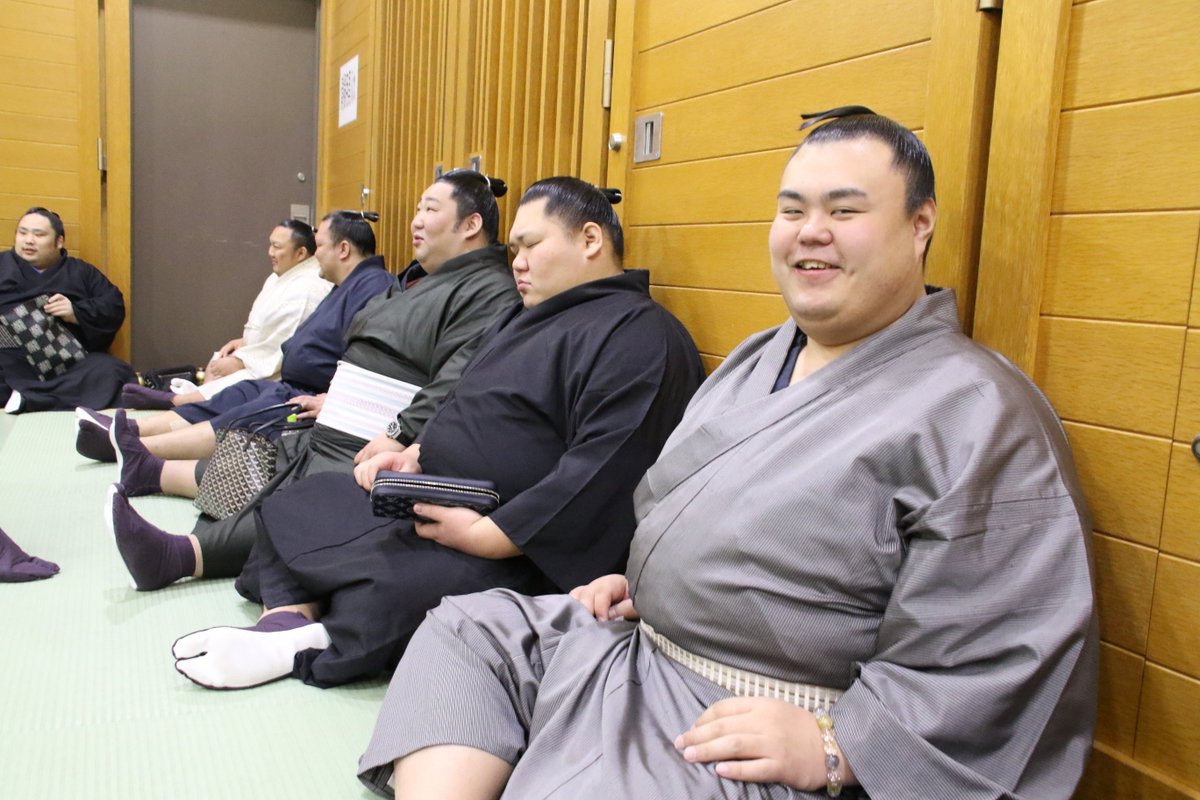 sumokyokai's tweet photo. <力士会>英乃海とお休み中の千代大龍。#sumo https://t.co/ajcBg182GX