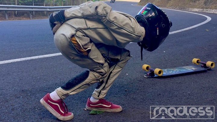 RoadlessCrew's tweet photo. Ayer en Palomas, #Comerio. @RedAnge01 
#RoadlessCrew #rOc
#longboard #downhill #skateboarding #iphone6 #iphone4 #sport https://t.co/GyzvTOhUum
