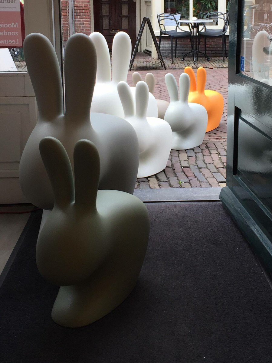 KleineKerkstrt's tweet photo. Zijn ze niet geweldig? De #rabbitchair nu @ESdesign_lwd https://t.co/ss2D0iw4mD