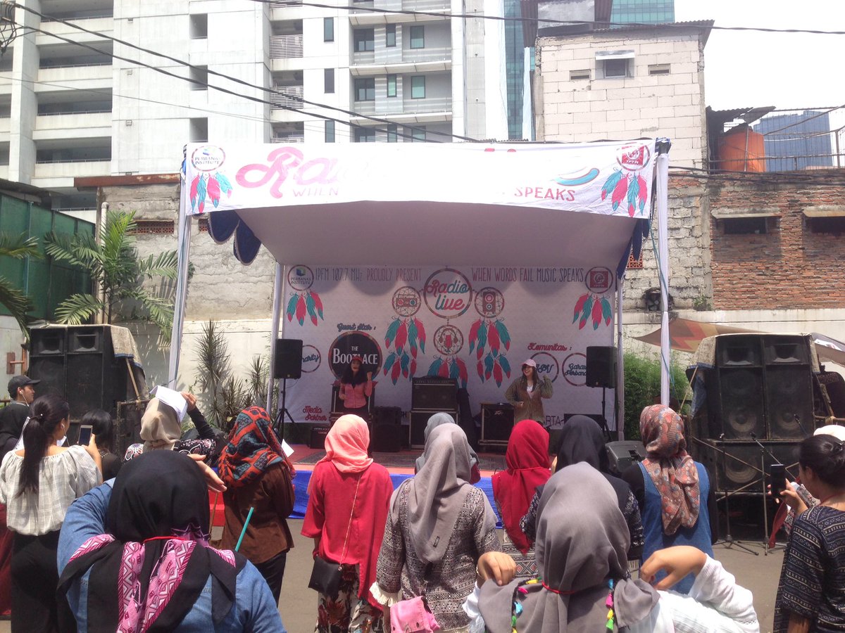 Sekarang lagi ada penampilan dari ksp perbanas nih! Seru banget <a href="/IPFMperbanas/">IPFM Radio</a> . Panas ngga ngalangin nihh!