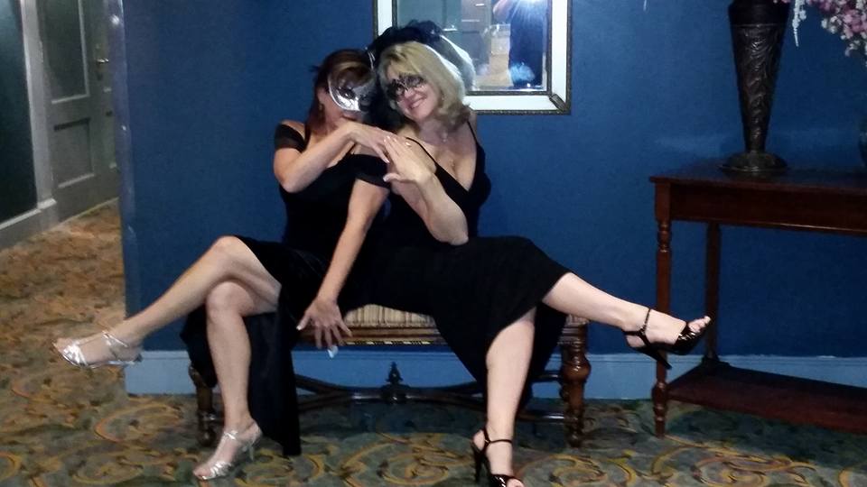 InnerGoddesses's tweet photo. WildWickdWknd w/ BFFs #FREE #eBooks @LoriKingBooks @LaurieOlerich @ElizaLoveStory @VictoriaSAuthor @MariaElenaWrite 
https://t.co/9G8ZuXfiuL https://t.co/I1iQcY35bv