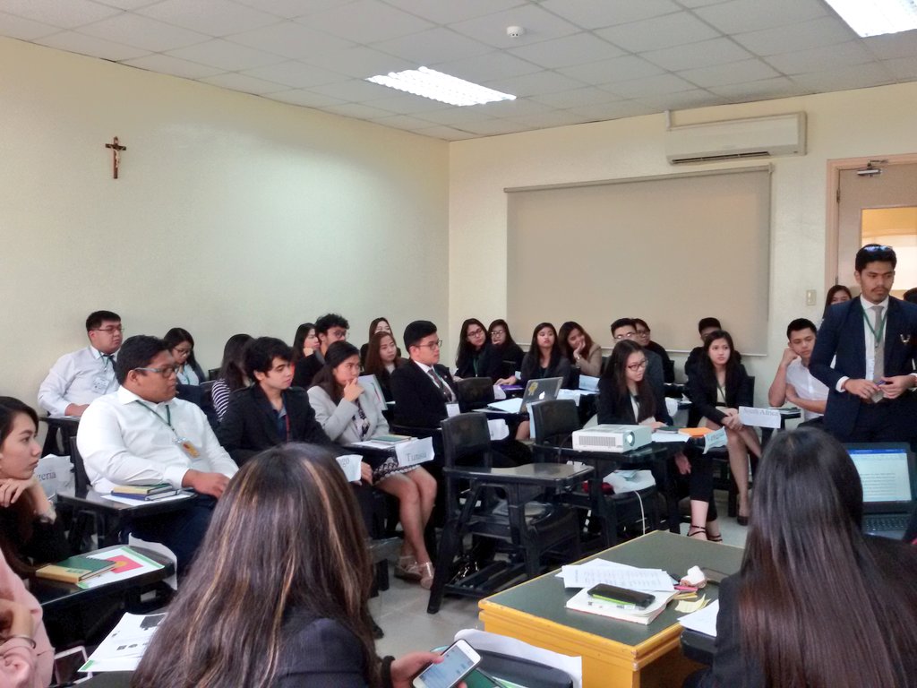 USTMUN's tweet photo. Delegates of China and UK presents the Communique before the body. #HRCTranscend #USTMUN2017 https://t.co/7KDbnrbwVJ