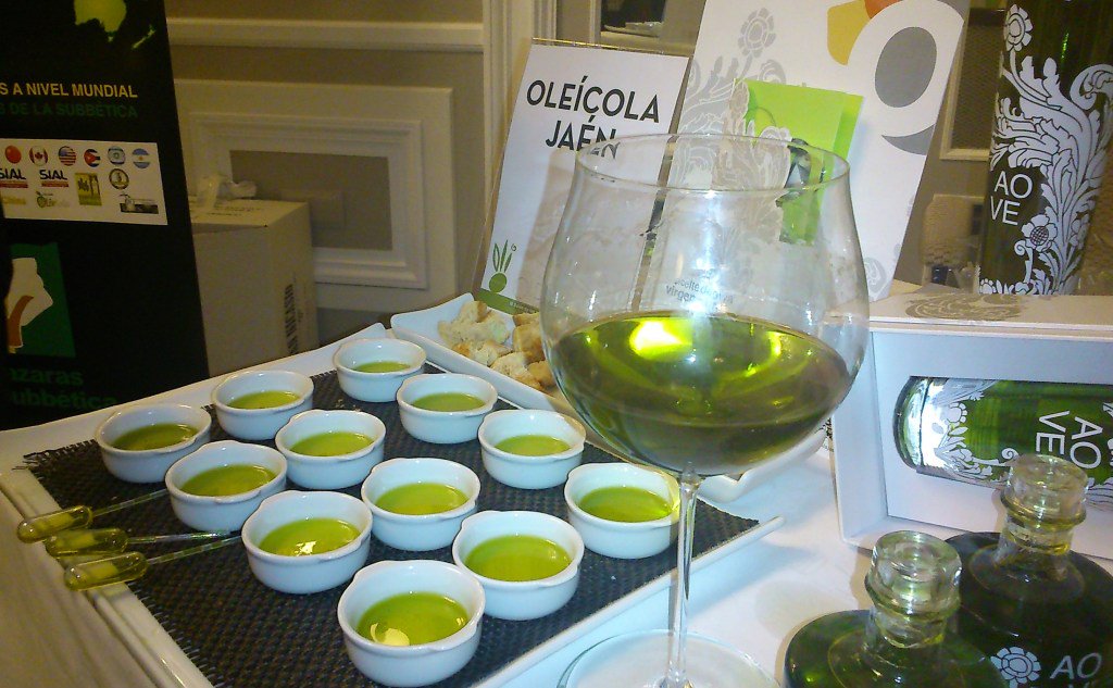 Olipremium's tweet photo. LA GRAN FIESTA DEL ACEITE NUEVO https://t.co/HLbu8CkIeo https://t.co/M0VPV1CSOr