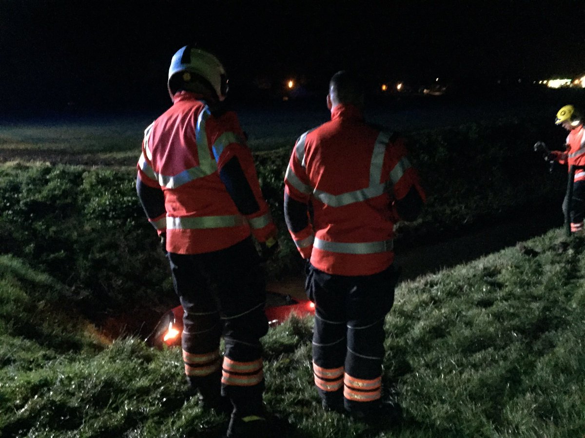 FenCops's tweet photo. @cambsfrs @EastEnglandAmb along with #fencops attended #RTC Dairy Drove Thorney Toll last night 01/03/17. Non injury to occupants #2445 https://t.co/YVkIZFnMxR