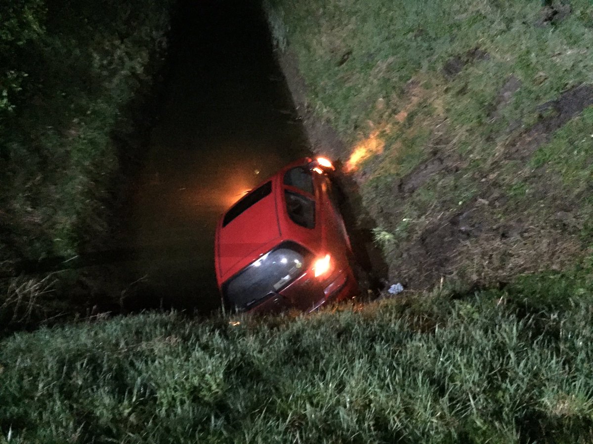 FenCops's tweet photo. @cambsfrs @EastEnglandAmb along with #fencops attended #RTC Dairy Drove Thorney Toll last night 01/03/17. Non injury to occupants #2445 https://t.co/YVkIZFnMxR