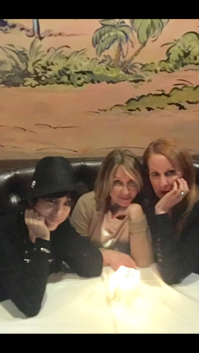 RisaMargo's tweet photo. Fun dinner. Fun stories. @Diane_Warren #StaceySnider #history https://t.co/Nj3nUavCot