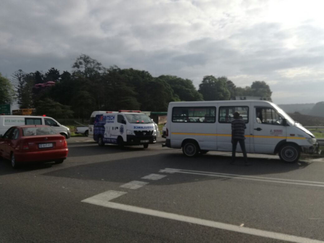 MeditechER's tweet photo. Shongweni Bridge multiple taxi Mvc. Meditech on scene with injured @CnnAndreas @FatalMoves @HighwayMail @IamAlexSweet @TrafficSA https://t.co/mMKPcqbe4j