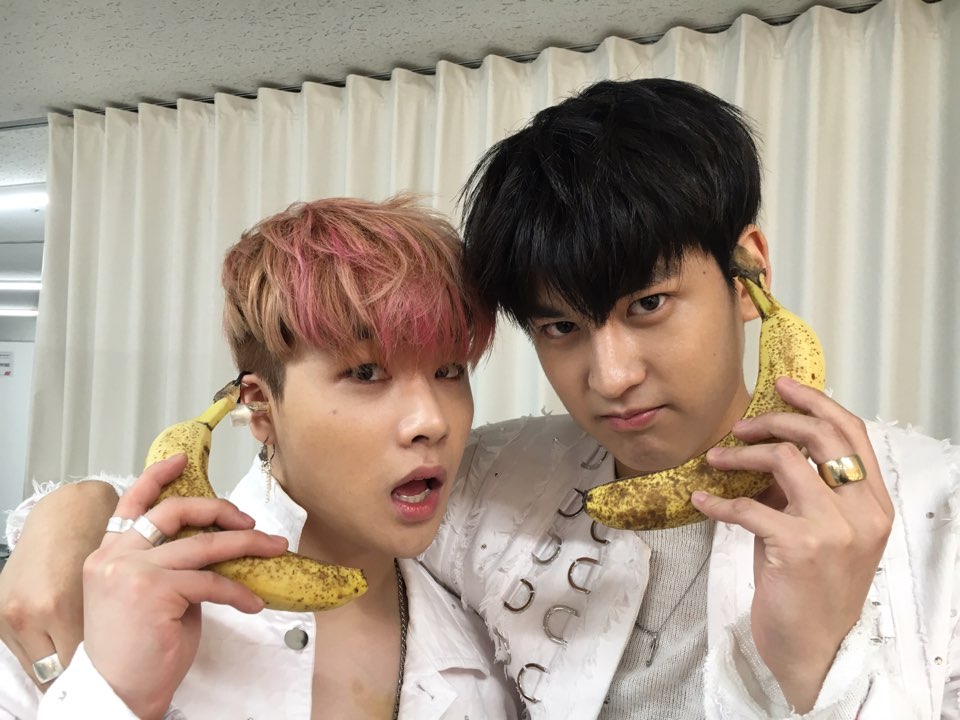 YGJAPANofficial's tweet photo. 【#iKON】
来週末はいよいよ福岡公演❗️
ジナンとチャヌも皆さんが遊びに来てくれる事を電話とバナナを間違えるくらい楽しみにしています🙌
3月中には横浜公演も❗️さらに5月、6月はドームツアーと楽しみです✨

チケット情報▶️https://t.co/zTh9n6dRjf https://t.co/Yk6rGR3sWM