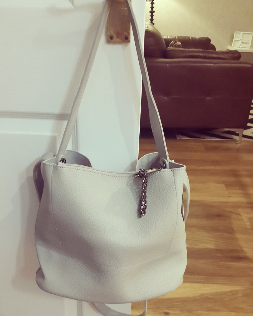 LauraRBoutique1's tweet photo. Just 😍😍😍 £23.99 each. Available in navy, black, grey and tan. #handbags #boutique #fashionaccessories #mothersdaygifts #😍 https://t.co/xBFWwF2Gh7