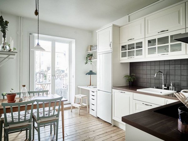 homegardenlist's tweet image. #interesting Understated Scandi-style kitchen in a 1930s Stockholm apartment [via reddit.com] ?