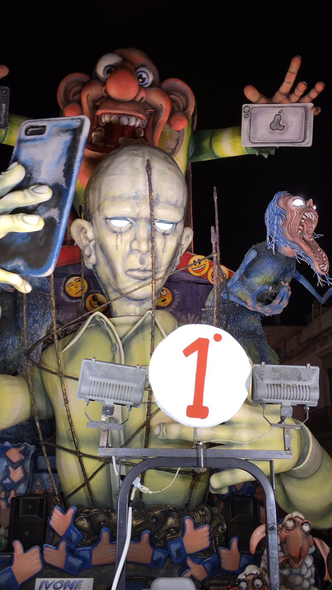 CPolignano's tweet photo. 1' POSTO EDIZIONE 2017 del CARNEVALE DI PUTIGNANO 
#carnevale #carnevalediputignano2017 #putignano #ascArteinregola 🔝🔝🔝🎭🎭🎭 https://t.co/UsxlJ4YeNB