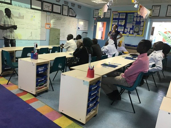 KICS_CAS's tweet image. Teaching local teachers #kicslearns