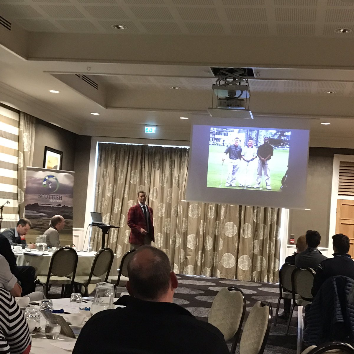 DesignMasters17's tweet photo. @ThadLayton takes the floor at #DesignMasters17 https://t.co/O17ChOd109