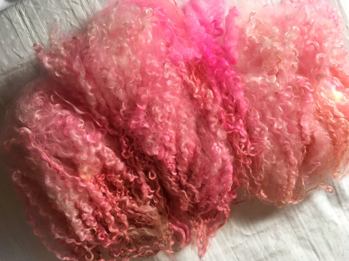 knitwit54's tweet photo. Beautiful #woollocks for #re-rooting #Blythedolls #monsterhighdolls @BritishWool #ringmer #btnetsy #Brighton #spinning https://t.co/wN11zVpsmg