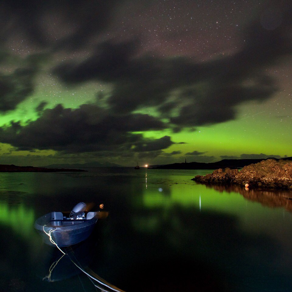 Treshnish's tweet photo. I didn't see the Orcas my neighbour saw yesterday but the #auroraborealis was spectacular https://t.co/9NDrEkfPXQ #IsleofMull https://t.co/D8sfbeI0rd
