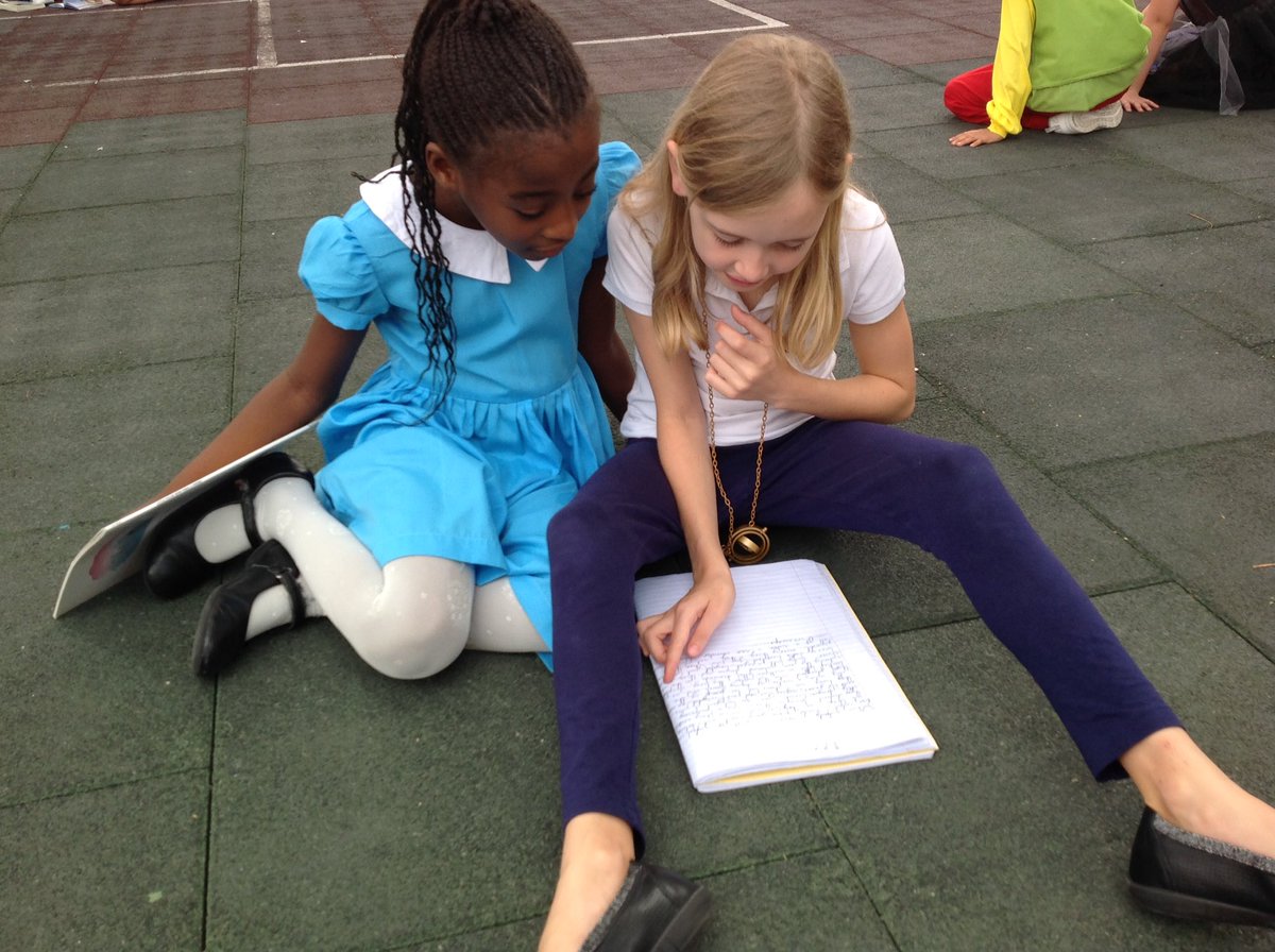 DESSyear2's tweet photo. Book day buddy reading! #4red #2red #welovebooks https://t.co/TLoCme9s9B