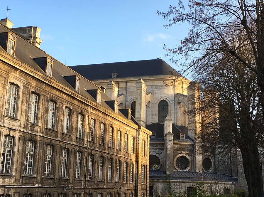 VilleArras's tweet photo. Ciel bleu et soleil ce jeudi #Arras : bonne journée à toutes et tous ! https://t.co/7Tda4YMlQZ